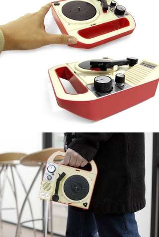 Illustration for article titled 12 Portable Record Players Gallery